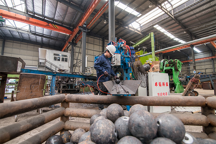 湘乡网架配件-螺栓球加工车间